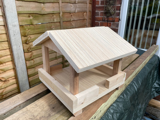 Bird Feeder Table Freestanding