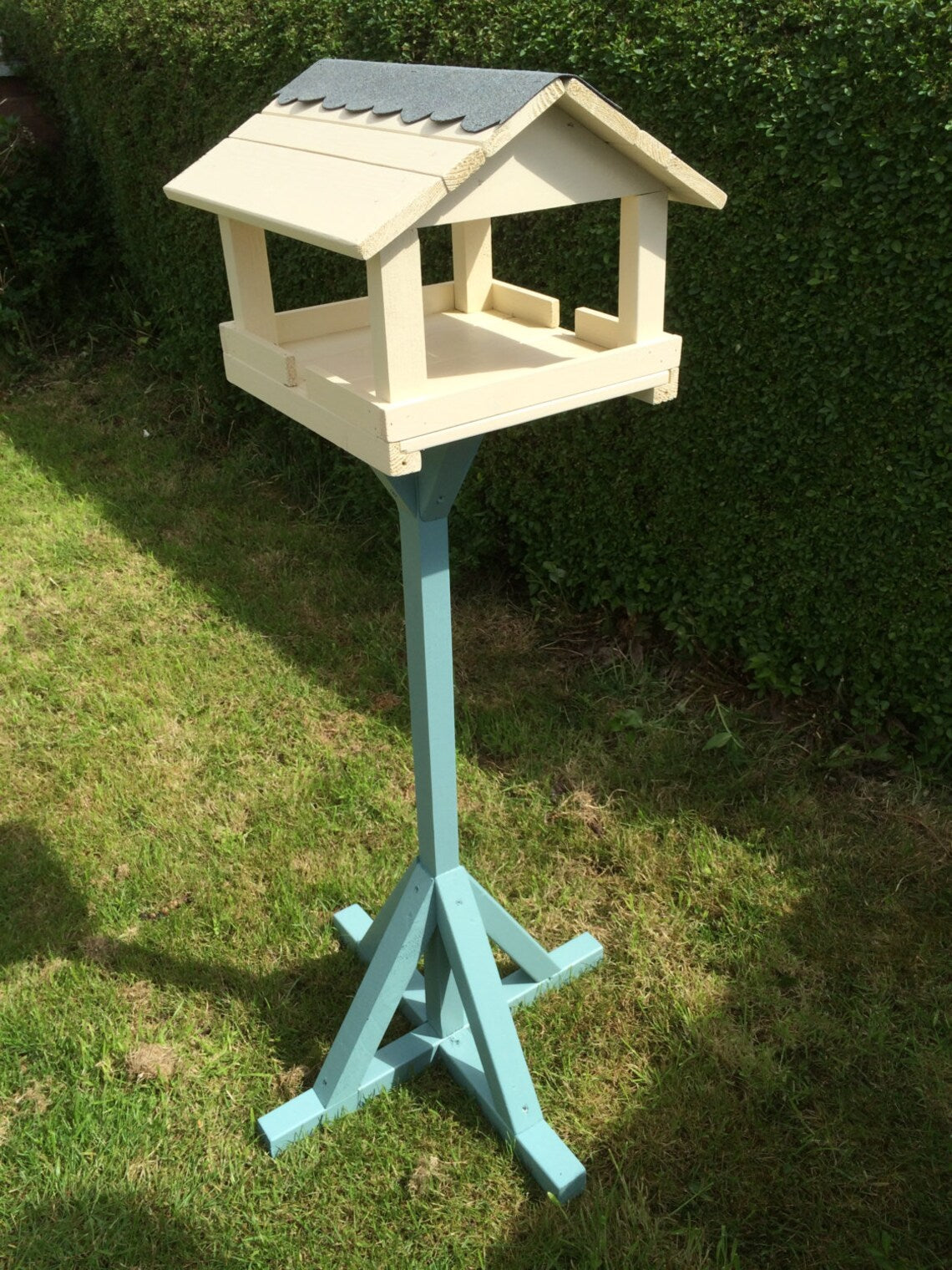 Bird Feeder Table - Country Cream and Seagrass