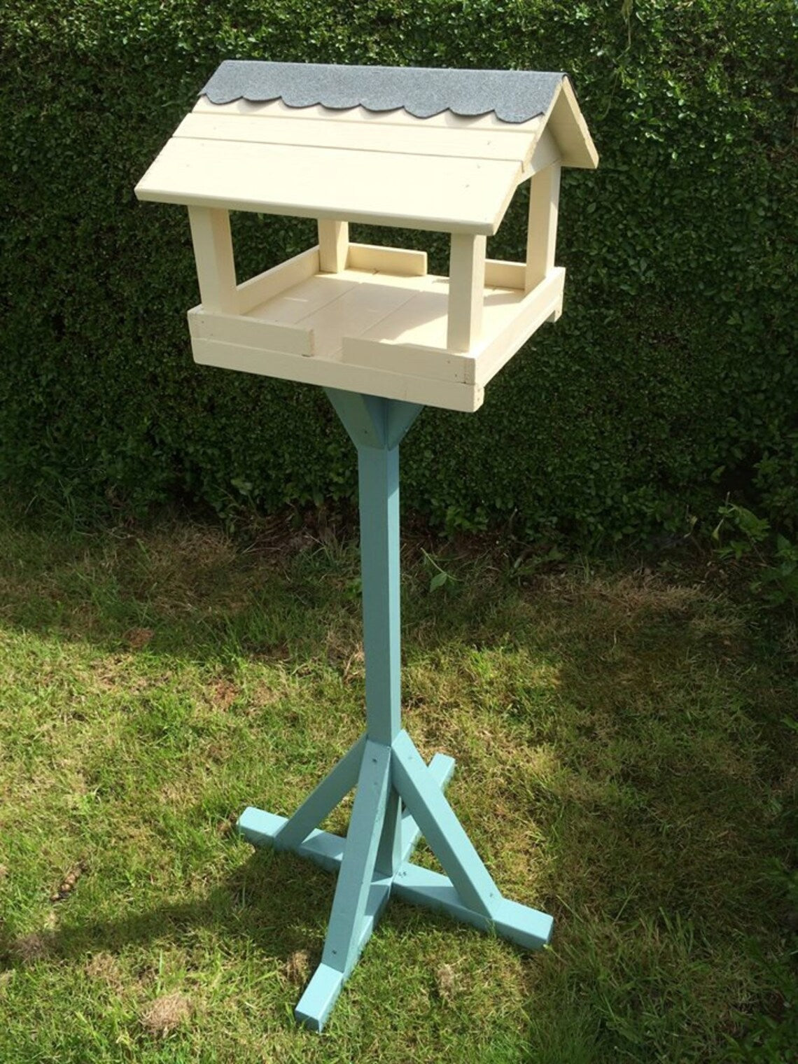 Bird Feeder Table - Country Cream and Seagrass